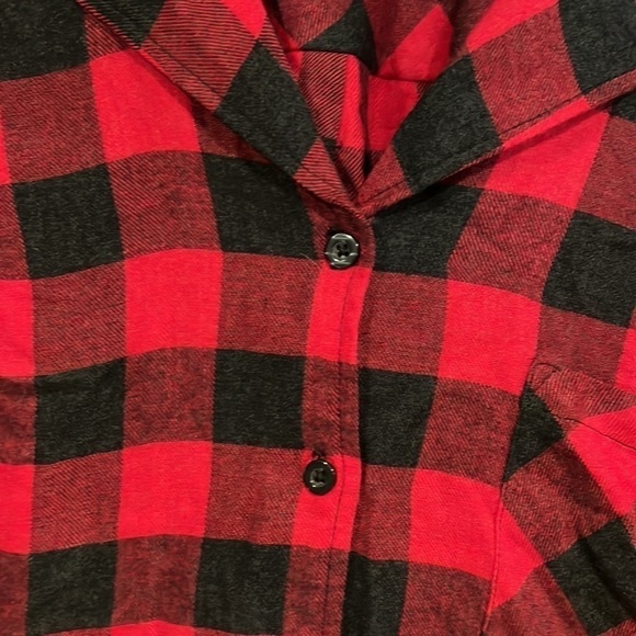 TORRID red and black flannel type sleep top size 2( 18-20) - Picture 2 of 9